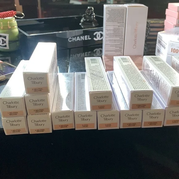 Charlotte Tilbury CHARLOTTE'S BEAUTIFUL SKIN FOUNDATION 1-2-3-4-5-6-7-8-9 - Picture 10 of 12